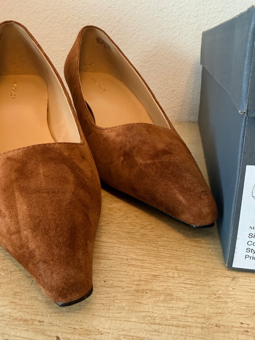 Ann Taylor Suede Kitten Heel - Picture 8 of 8